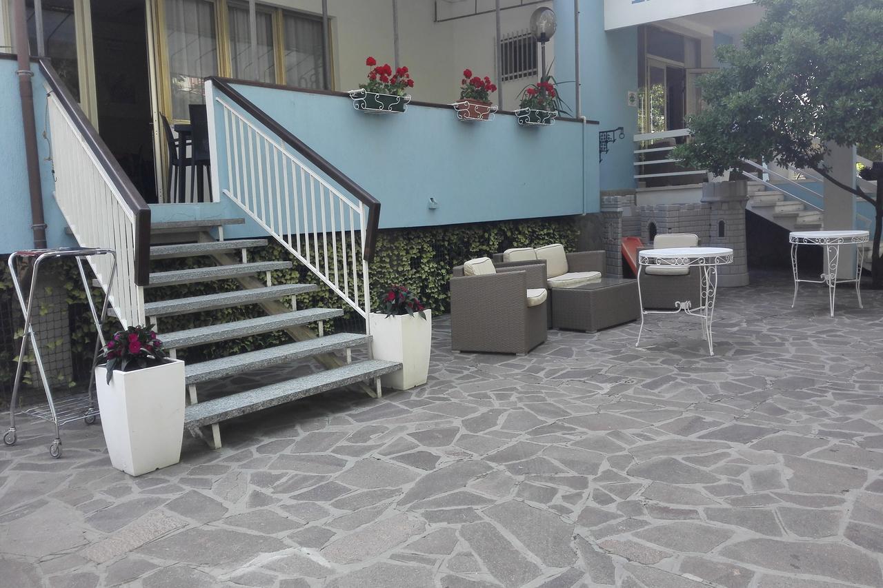 Hotel Carol Cesenatico Exterior photo