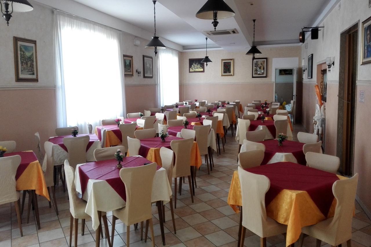 Hotel Carol Cesenatico Exterior photo