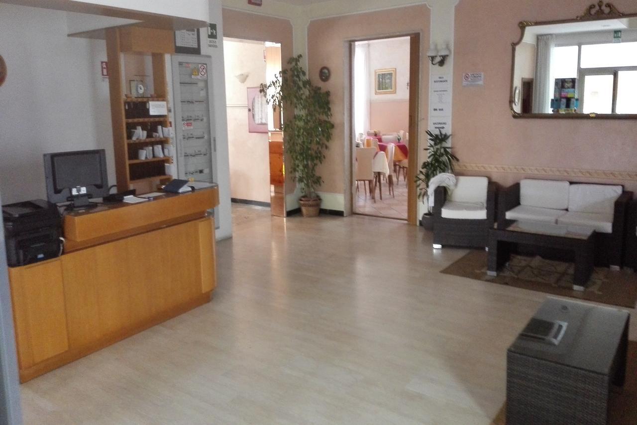 Hotel Carol Cesenatico Exterior photo